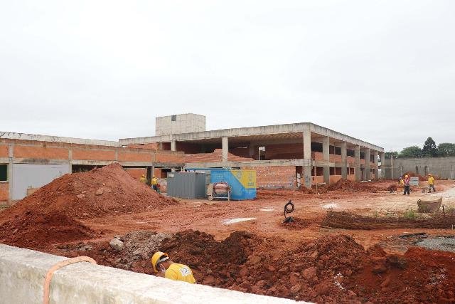 Em 2020, mesmo com a situação criada pela pandemia, o Governo do Estado aplicou cerca de R$ 435,8 milhões em despesas e investimentos na área de infraestrutura escolar. As ações nesta área são realizadas pelo Instituto Paranaense de Desenvolvimento Educacional – Fundepar.