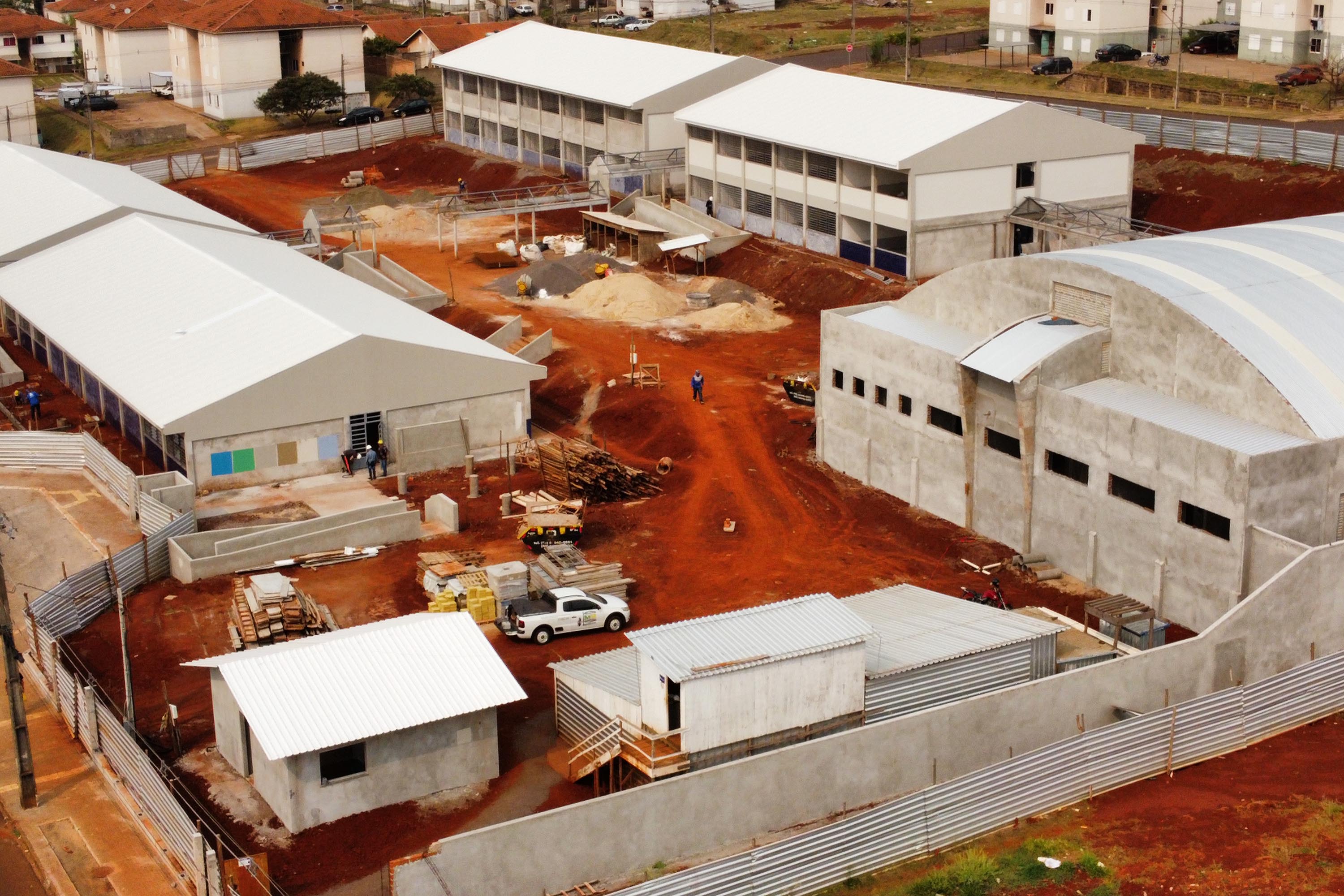 Governador vistoria obra da nova escola estadual de Cascavel, no Jardim Riviera