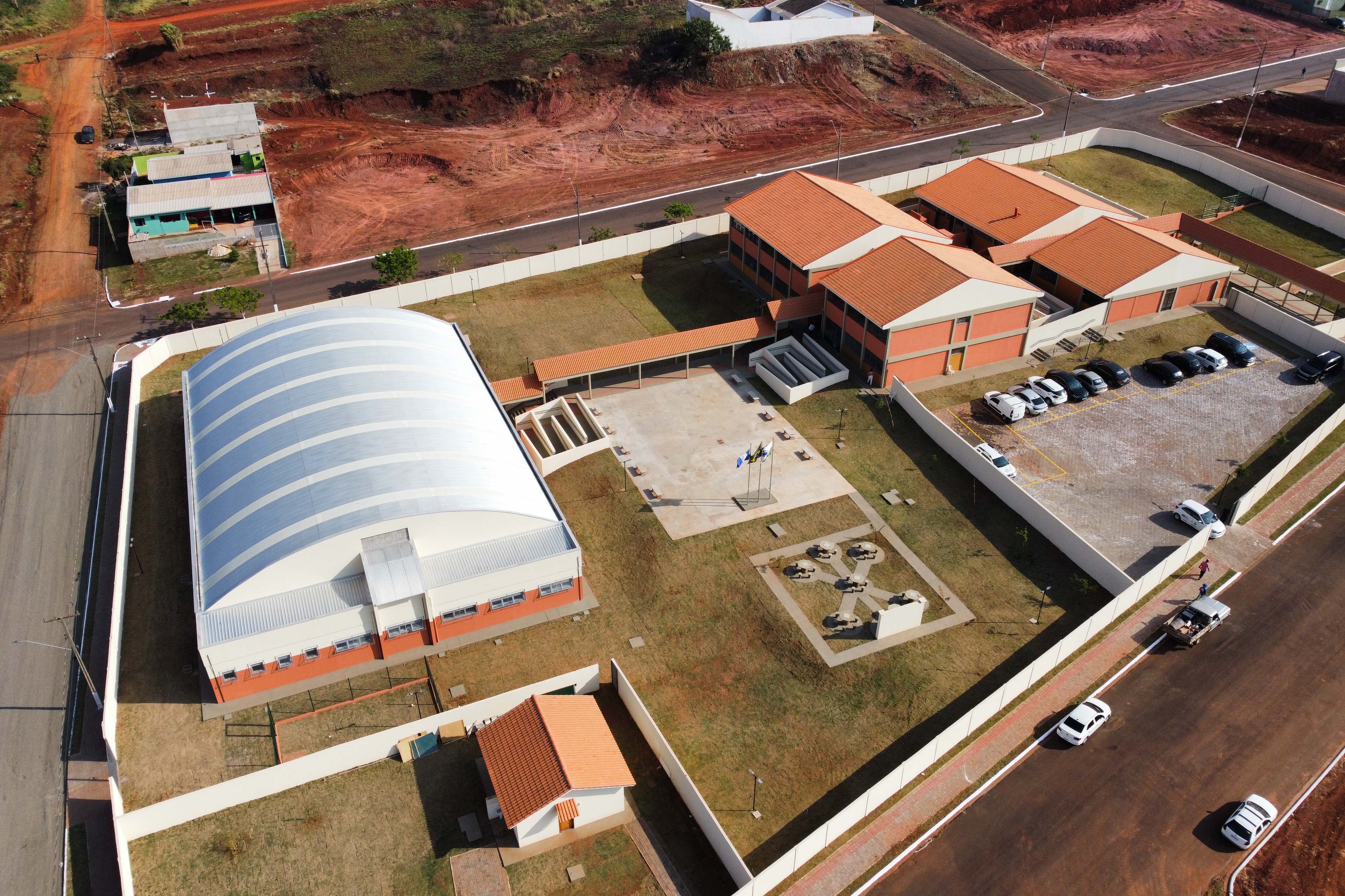 Com investimento de R$ 10 milhões, governador inaugura colégio em Mauá da Serra