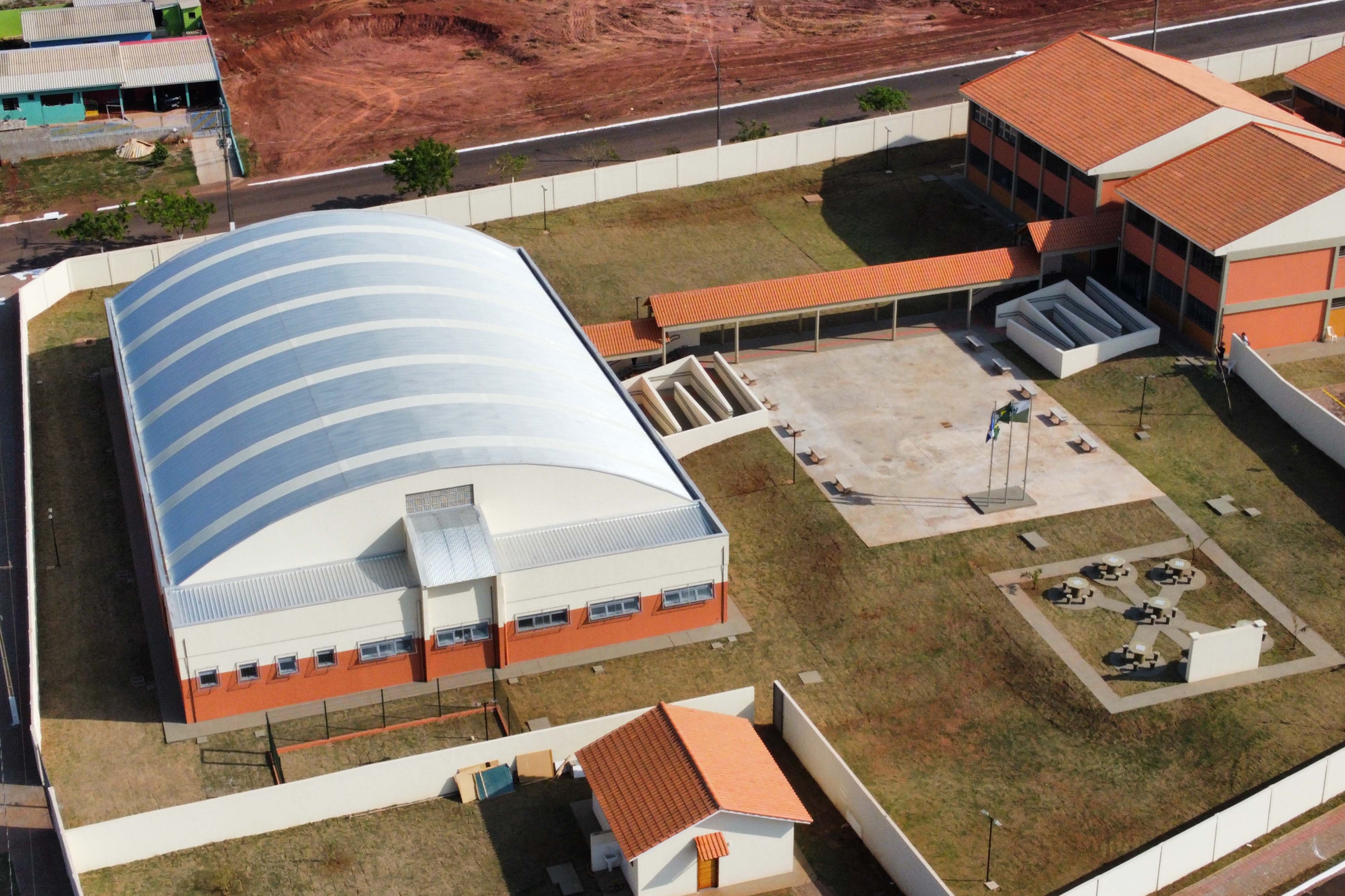 Com investimento de R$ 10 milhões, governador inaugura colégio em Mauá da Serra