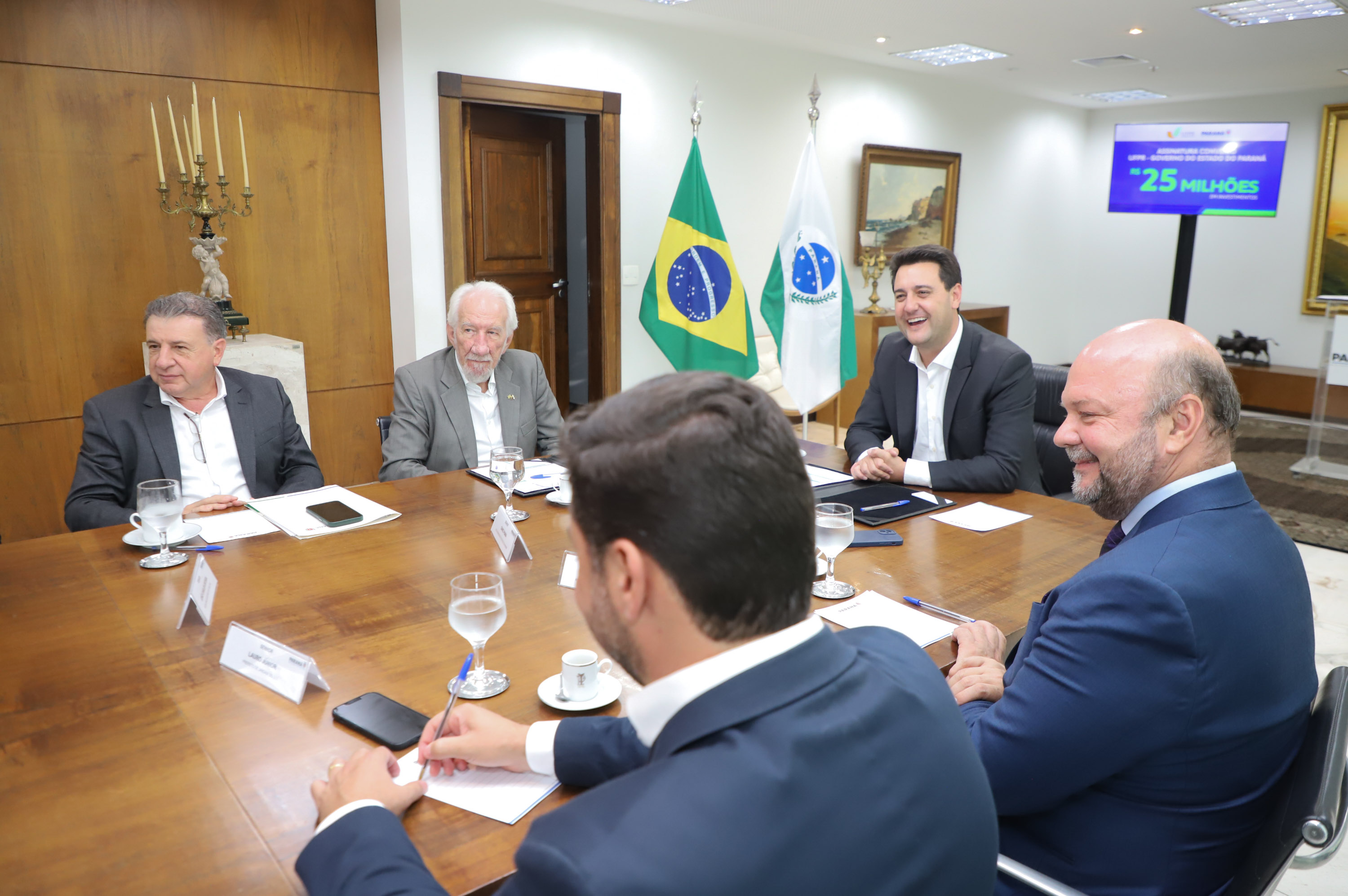 O governador Ratinho Junior assinou o convênio entre o Governo do Estado e a UFPR para construção da sede própria da instituição em Jandaia do Sul, no Vale do Ivaí.