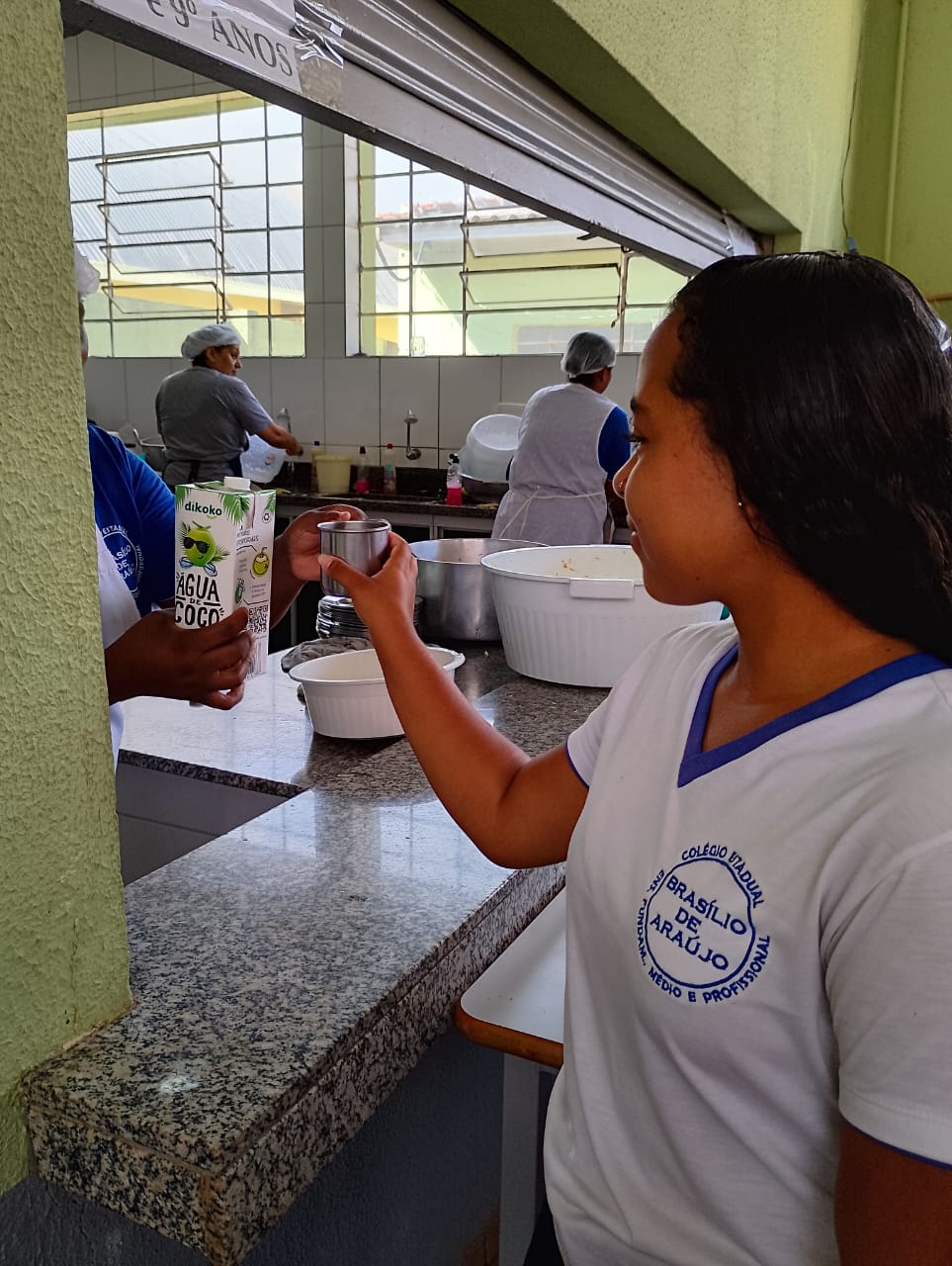 Governo do Paraná inclui água de coco no cardápio da alimentação escolar