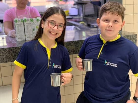 Governo do Paraná inclui água de coco no cardápio da alimentação escolar