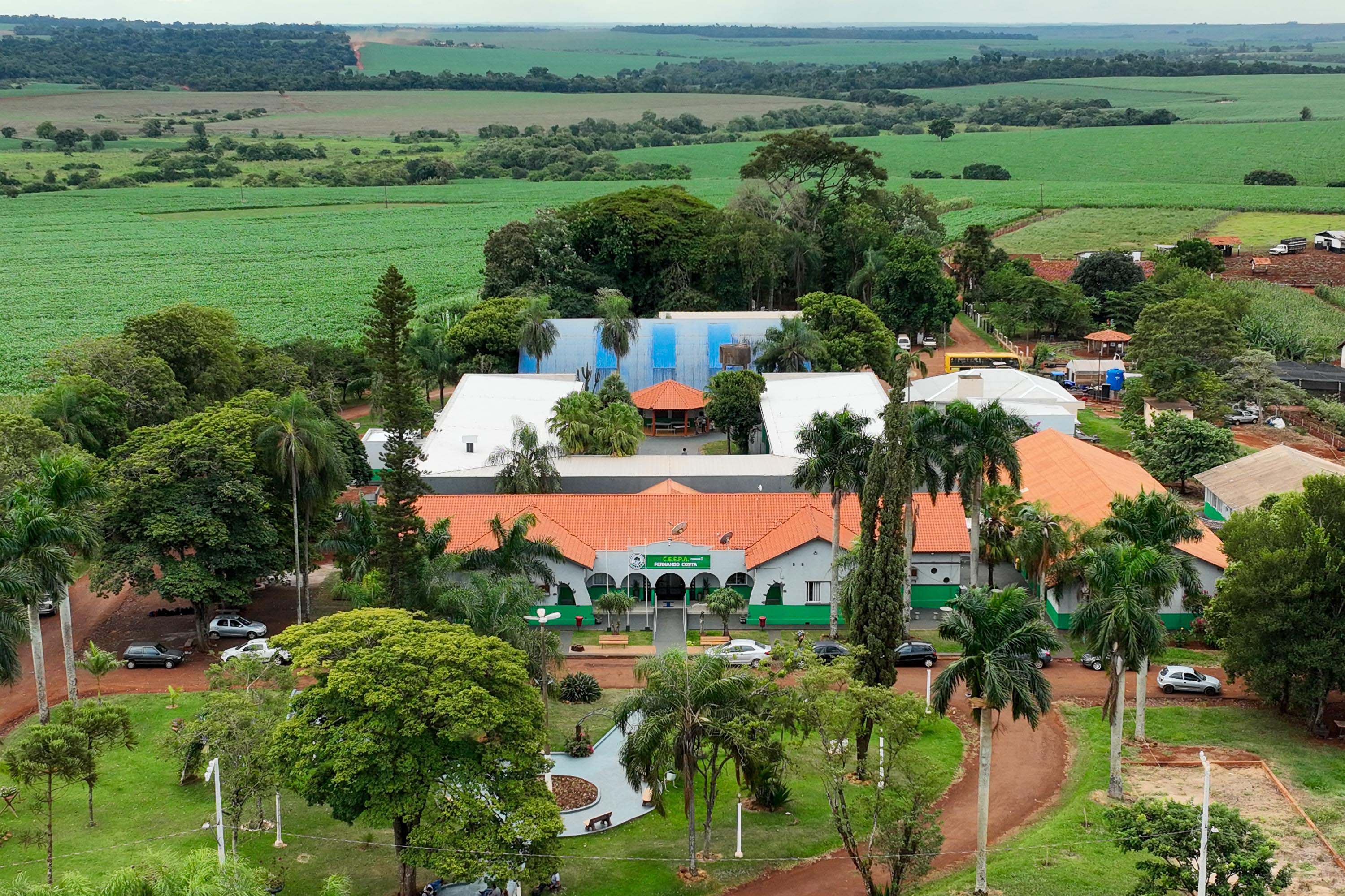 Atualmente, cerca de 350 estudantes têm aulas nos turnos da manhã e da noite no Colégio Agrícola Santa Mariana, sendo que 80 deles permanecem na escola no regime de internato