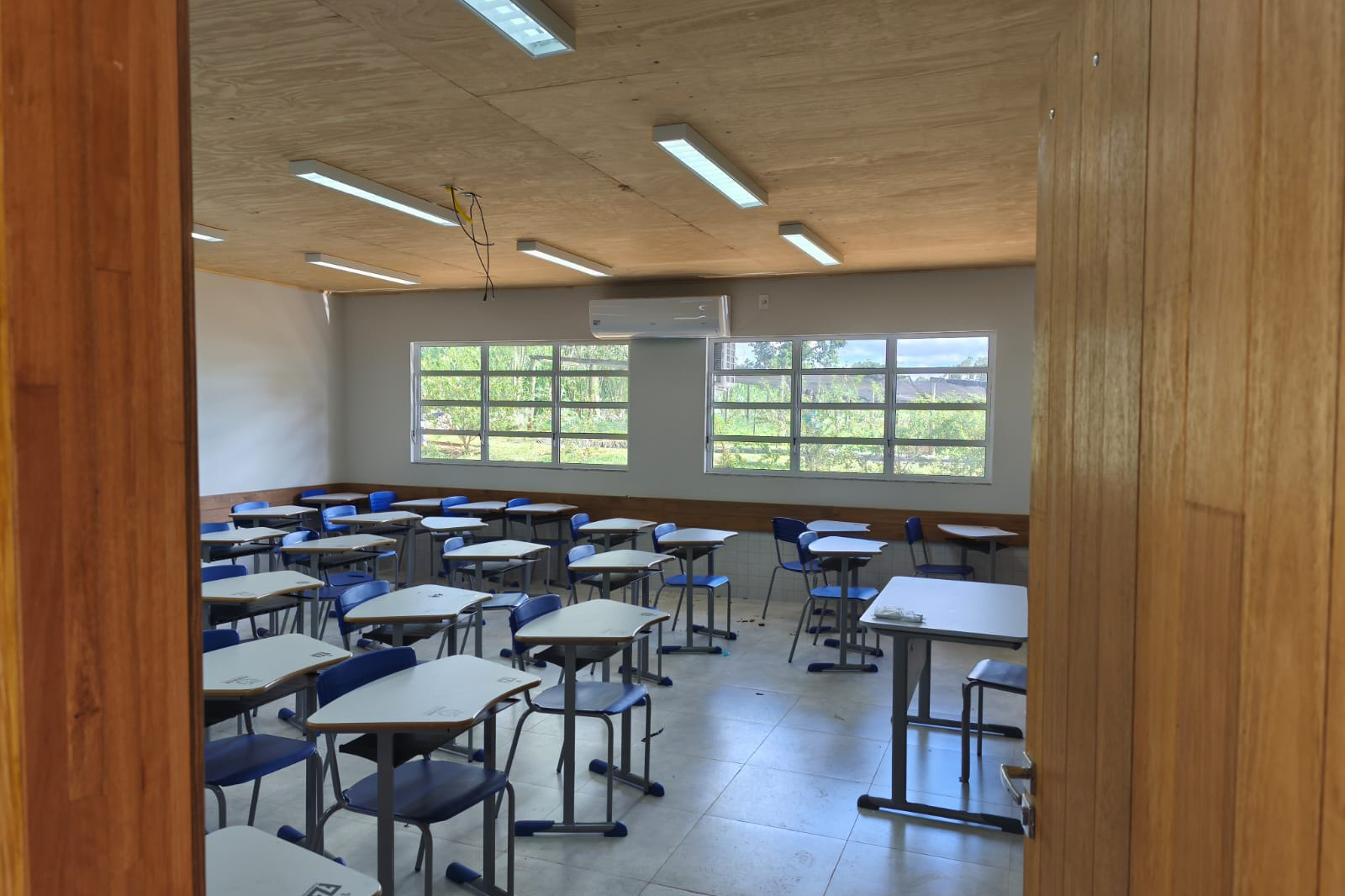 Estado avança na substituição de salas de madeira com anúncio de novas entregas