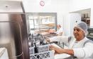 R$ 30 milhões: Estado entrega lava-louças e equipamentos para cozinhas de escolas estaduais