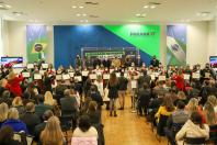 Diretores de 160 escolas estaduais estiveram no Palácio Iguaçu para receber o certificado diamante, premiação criada pela Secretaria do Estado da Educação e do Esporte (Seed-PR) para homenagear as escolas com os melhores desempenhos no Ideb 2019.