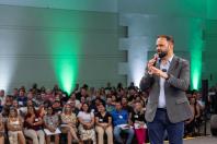 O evento acontece até esta sexta-feira (23), em Foz do Iguaçu, no Oeste. Ele oferecer oficinas e palestras direcionadas aos diretores da rede estadual, com foco no planejamento pedagógico para o primeiro semestre letivo.