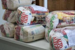 O novo kit padronizado conta com arroz, feijão preto ou carioca, farinha de milho, macarrão espaguete ou parafuso; óleo de soja e açúcar.
