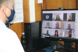 O Instituto Paranaense de Desenvolvimento Educacional – Fundepar participou nessa quarta-feira (27) do 4° Encontro de Diretores - ‘Foco na Aprendizagem’ promovido pela Secretaria de Estado da Educação e do Esporte - Seed. O evento foi realizado em ambiente virtual e permitiu esclarecimento das principais dúvidas de diretores das escolas estaduais.