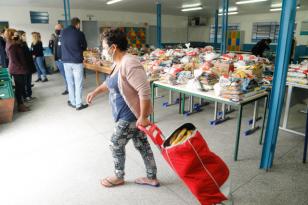 Apoio contou com reforço da estrutura médica, amparo psicológico nos diferentes centros assistenciais, renegociação de dívidas, suspensão do corte de serviços essenciais, distribuição de alimentos e incentivos à geração de empregos. 