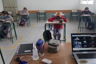 A Secretaria de Estado da Educação e do Esporte prepara para segunda-feira (24) a segunda rodada de abertura gradual dos colégios estaduais. Devem retornar às atividades presenciais, mantendo também o modelo híbrido, 627 escolas de 29 dos 32 Núcleos Regionais de Educação (NREs), elevando a abertura para 827 unidades, aproximadamente 40% das instituições da rede estadual de ensino.