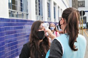 Os estudantes da rede pública estadual retornam às aulas nesta quarta-feira (21) em todo o Paraná para o início do segundo semestre, dando continuidade às atividades do segundo trimestre letivo, conforme o calendário escolar da Secretaria de Estado da Educação e do Esporte.