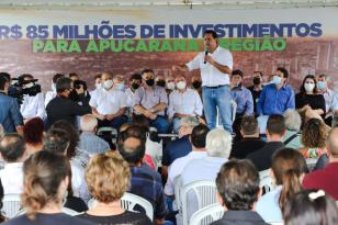 O governador Carlos Massa Ratinho Junior anunciou, nesta quinta-feira (27), investimentos de cerca de R$ 85 milhões em Apucarana, no Vale do Ivaí, e em outros municípios da região. A divulgação foi feita durante uma visita à cidade, no 10º Batalhão de Polícia Militar do Paraná, em comemoração aos 78 anos do município.