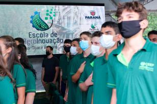 Alunos do novo centro de educação profissional agrícola voltado à inovação.