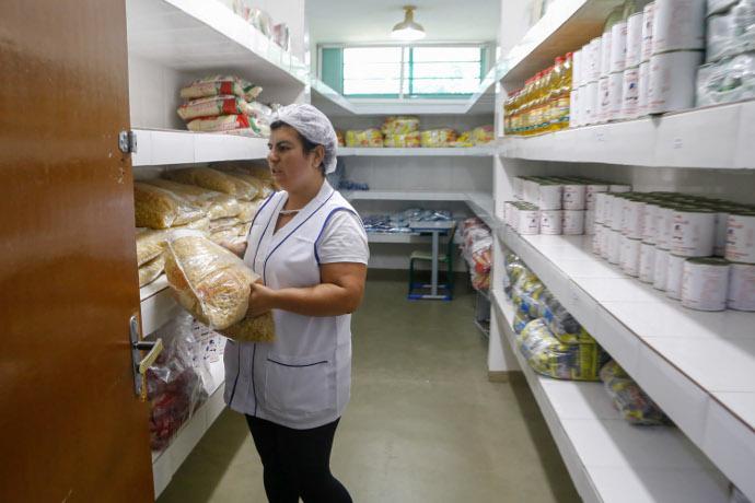 Estoque de merenda na escola