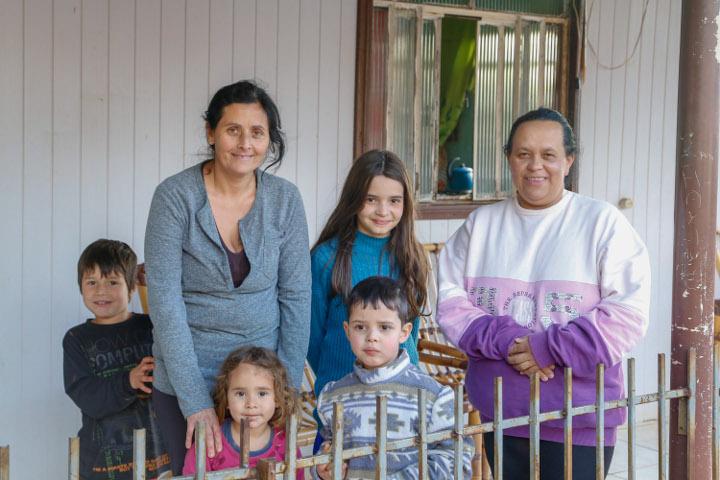 As irmãs Silmara e Marizete moram a poucos metros do Tancredo Neves. Elas já fazem planos de matricular os filhos na escola vizinha.