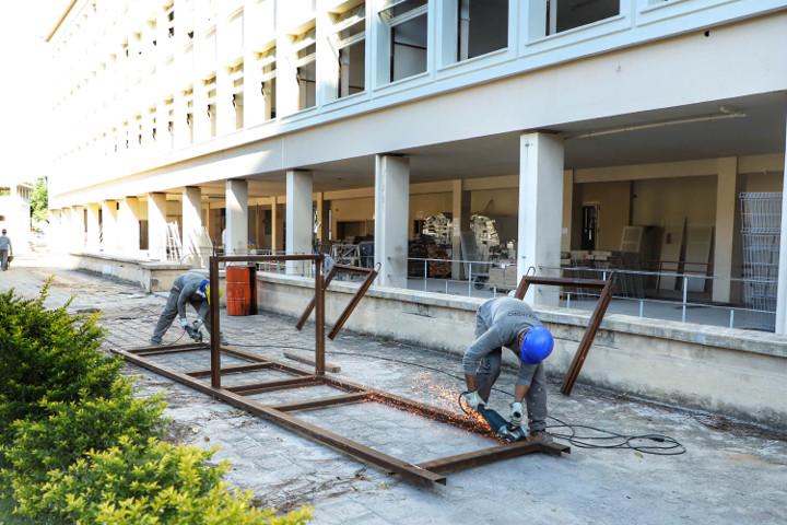 O Colégio Estadual do Paraná (CEP), localizado em Curitiba, está passando pela maior reforma e restauro da história. A sede atual do Colégio foi inaugurada em 1950 e desde então nunca havia sido restaurada. Algumas reformas foram feitas ao longo dos anos, mas esta é a primeira vez que o prédio é restaurando, preservando e resgatando características originais da edificação.