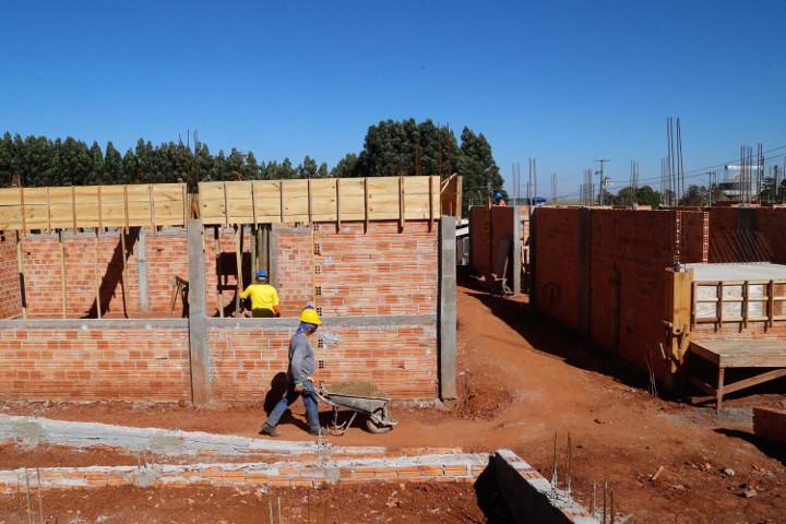 O pequeno município de Mauá da Serra, no Vale do Ivaí, está em contagem regressiva para ganhar sua segunda escola estadual. A nova unidade vai possibilitar que alunos não precisem atravessar a BR-376 para chegar ao centro educacional.