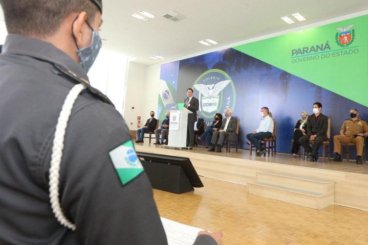 Programa apresentado pelo governador Carlos Massa Ratinho Junior nesta segunda-feira (26) terá investimento de R$ 80 milhões e atenderá 129 mil alunos. Unidades serão instaladas em 117 municípios. É o maior projeto do País nessa área.