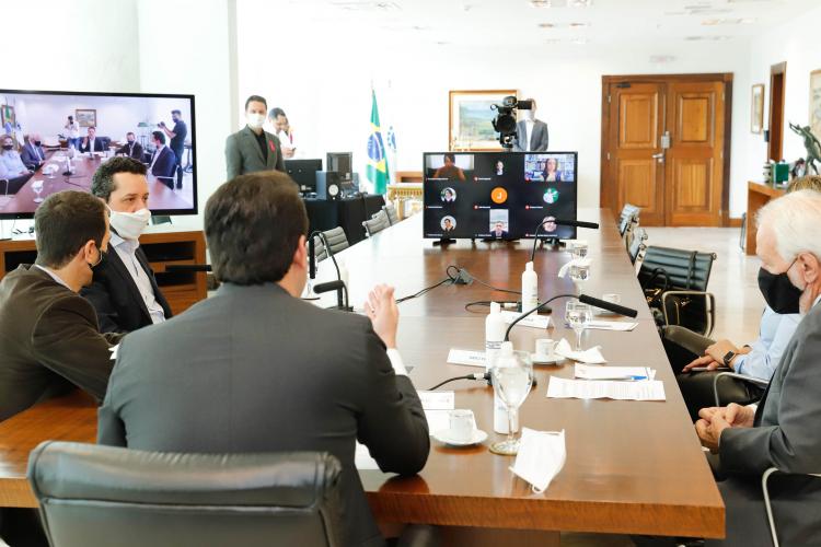 Governo e Klabin discutem reforma de colégio em Telêmaco Borba