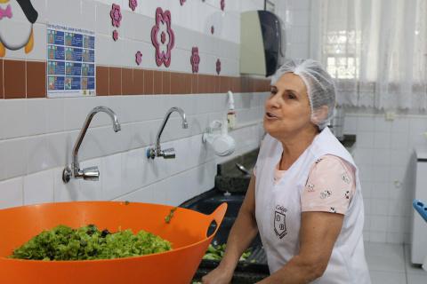 Judite Kutianski, que atua há 15 anos no Colégio Estadual Dona Branca do Nascimento Miranda, em Curitiba.