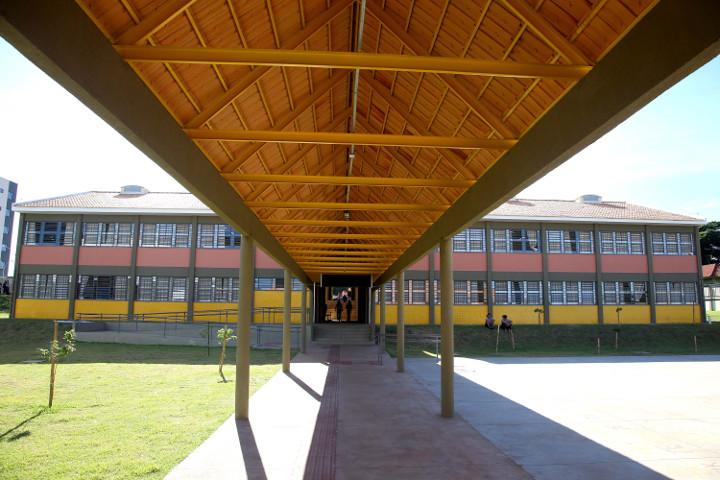 Cerca de 1,7 mil escolas estaduais do Paraná vão realizar eleições para diretores em dezembro. Nesta semana a Secretaria de Estado da Educação e do Esporte publicou a resolução 4.252/2020 sobre o processo eleitoral que vai definir os gestores das escolas para os próximos quatro anos (2021-2024).