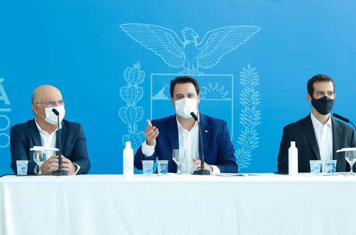 Governador Carlos Massa Ratinho Junior confirmou que no novo modelo parte dos alunos da Rede Estadual de Ensino do Paraná vão assistir às aulas de forma presencial nas escolas, enquanto o restante dos estudantes acompanhará, simultaneamente, a mesma aula de maneira remota.