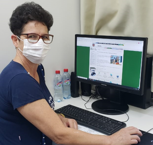 A 3ª edição do curso de Boas Práticas na Manipulação de Alimentos, realizada pela Fundepar, em 2020, formou em ensino a distância (EAD) 1.447 merendeiras de diferentes regiões do Paraná. Aprimorando a qualificação das agentes educacionais ligadas à alimentação escolar.