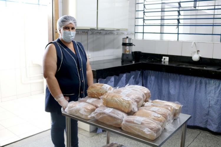 O Governo do Estado, por meio do Instituto Paranaense de Desenvolvimento Educacional (Fundepar), entrega para as escolas estaduais, desde o início do ano, cerca de 12 mil itens em mobiliários e equipamentos para cozinhas e refeitórios.