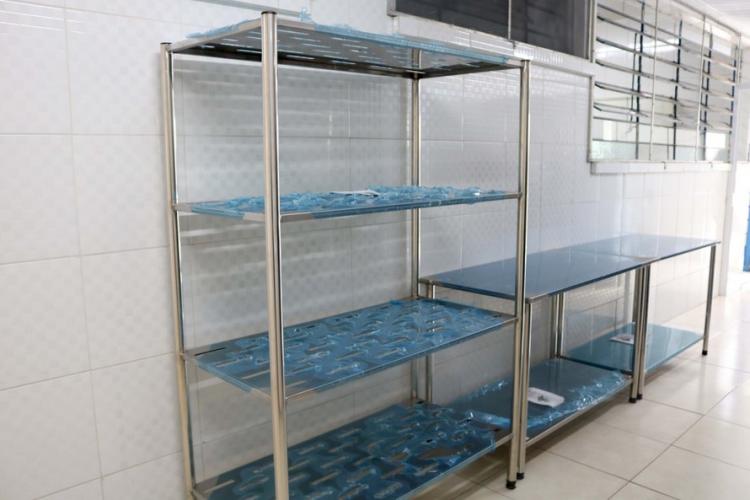 O Governo do Estado, por meio do Instituto Paranaense de Desenvolvimento Educacional (Fundepar), entrega para as escolas estaduais, desde o início do ano, cerca de 12 mil itens em mobiliários e equipamentos para cozinhas e refeitórios.