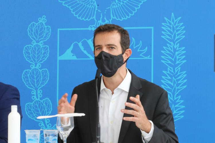 Secretário de Estado da Educação e do Esporte fala sobre a expectativa da volta às aulas presenciais no modelo híbrido de ensino, que acontece a partir desta segunda-feira (10). Ele destaca as medidas adotadas para que isso aconteça de forma segura. Também apresenta o andamento de projetos e ações da pasta.