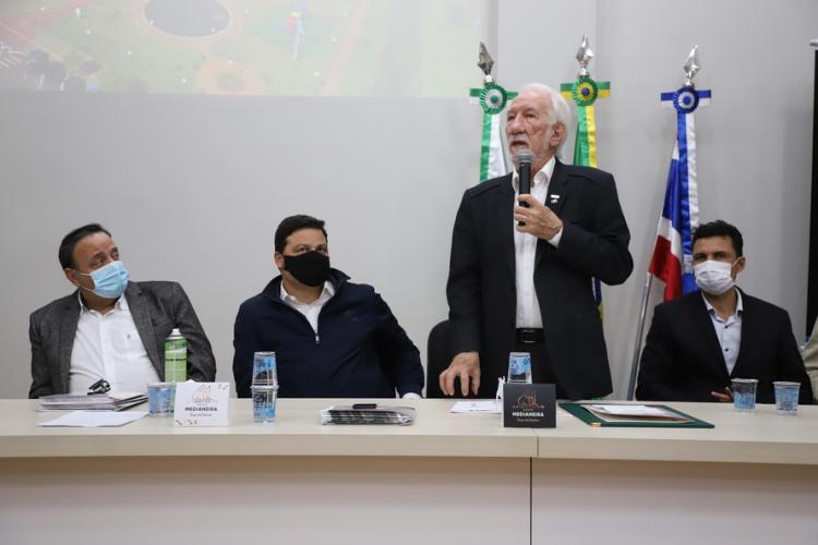 O governador em exercício Darci Piana anunciou neste domingo (25) a retomada das obras do Centro Estadual de Educação Profissional de Medianeira, na região Oeste. O espaço, que vai funcionar como um centro profissionalizante com capacidade para 1,2 mil alunos, estava com sua construção paralisada desde 2016.