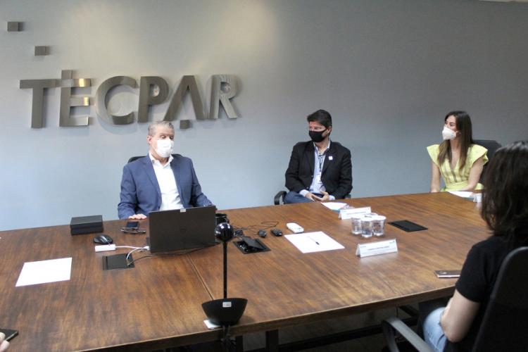 Com o contrato entre o Instituto de Tecnologia do Paraná e a Fundepar, o Governo do Estado assegura a qualidade das mais de 900 mil refeições servidas diariamente nos quase 2,3 mil estabelecimentos estaduais de ensino no Paraná.