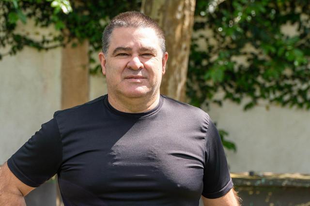 Ao ver um espaço abandonado no terreno do Colégio Papa João Paulo I, no bairro Boa Vista, em Curitiba, Aguinaldo Afonso Carneiro logo teve a ideia de criar um projeto para os estudantes, e com a ajuda deles.