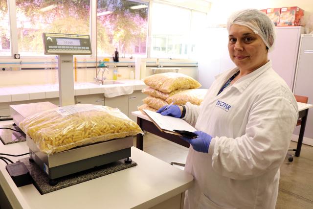 Em parceria de dez anos, o Tecpar faz o controle de qualidade dos alimentos fornecidos pela Fundepar aos estabelecimentos estaduais de ensino.