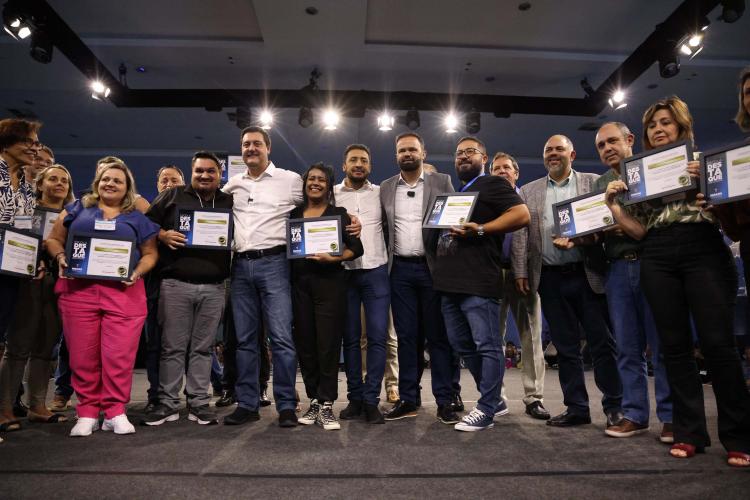 Governador anuncia mais R$ 100 milhões para reformas de escolas estaduais