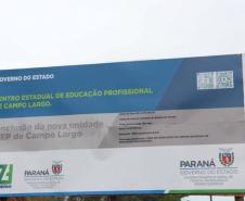 O Governo do Paraná retomou as três últimas obras que estavam paralisadas em decorrência da operação Quadro Negro, que apontou desvios de recursos na construção de prédios escolares. Além do investimento de cerca de R$ 11 milhões, a continuidade dos trabalhos ainda garante a manutenção de 100 empregos diretos nos canteiros, mesmo com pandemia da Covid 19.  Uma das obras é a construção do Centro Estadual de Educação Profissional de Campo Largo, Região Metropolitana de Curitiba. A obra foi paralisada em 2015.