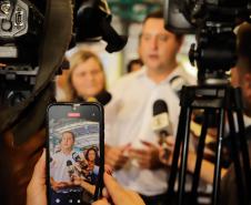 Curitiba, 05 de fevereiro de 2024 - O governador Carlos Massa Ratinho Jr., visita o Colégio Estadual Anibal Khury Neto, na abertura do ano letivo, e assina liberação de recursos para a Rede Estadual de Ensino.