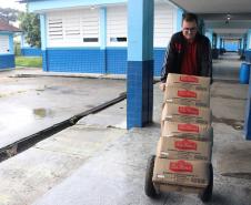 Com novos produtos, Governo conclui entrega da 1ª remessa de alimentos da merenda.