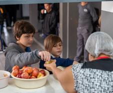 Alimentação escolar no Paraná tem aprovação superior a 84% entre pais e estudantes 