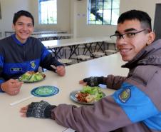 Governo entrega terceira remessa de alimentos para escolas estaduais
