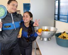 Governo entrega terceira remessa de alimentos para escolas estaduais