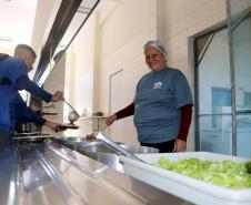 Governo entrega terceira remessa de alimentos para escolas estaduais