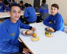 Governo entrega terceira remessa de alimentos para escolas estaduais