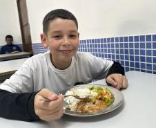 Governo entrega quarta remessa de alimentos para as 2 mil escolas estaduais