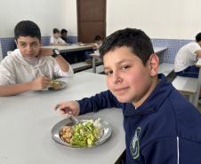 Governo entrega quarta remessa de alimentos para as 2 mil escolas estaduais