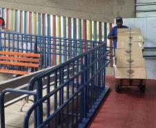 Governo entrega quarta remessa de alimentos para as 2 mil escolas estaduais