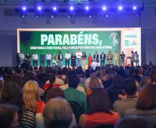 O governador Carlos Massa Ratinho Junior assinou nesta quinta-feira (22) a liberação de R$ 220 milhões para melhorar a estrutura das escolas da rede estadual do Paraná. 