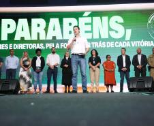 O governador Carlos Massa Ratinho Junior assinou nesta quinta-feira (22) a liberação de R$ 220 milhões para melhorar a estrutura das escolas da rede estadual do Paraná. 